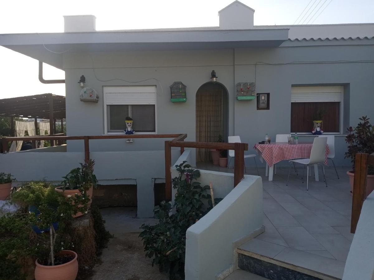 Katerina'S Apartments Kini Екстериор снимка