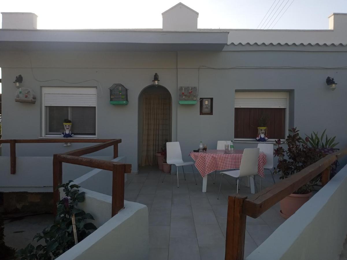 Katerina'S Apartments Kini Екстериор снимка